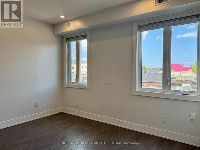 Photo du bâtiment - 1415 Gerrard St E