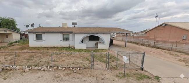 Building Photo - 10716 N Arapaho Dr