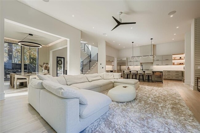 Foto del edificio - 1223 Mayfair Dr NE