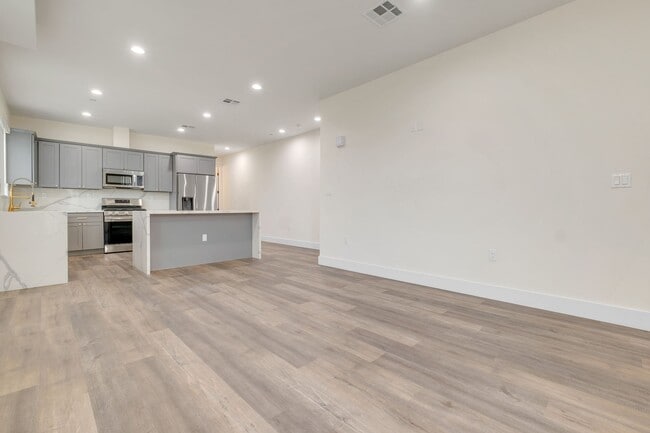 Foto del edificio - A beautifully designed and renovated 4 bed...