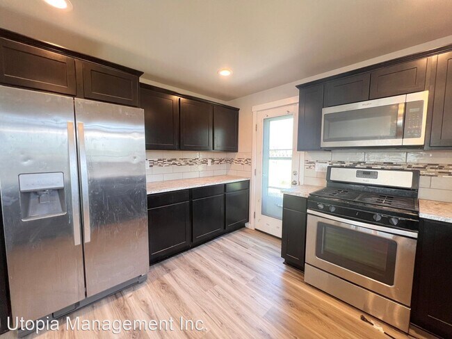 Building Photo - 3 br, 2 bath House - 743 NW Quince Avenue