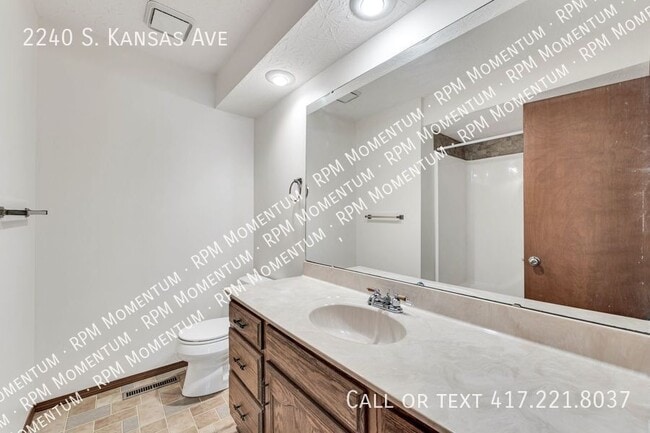 Foto del edificio - 2240 S Kansas Ave