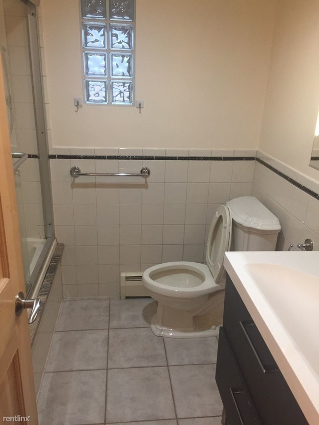 Building Photo - 3 br, 1.5 bath  - 73 Brookline St