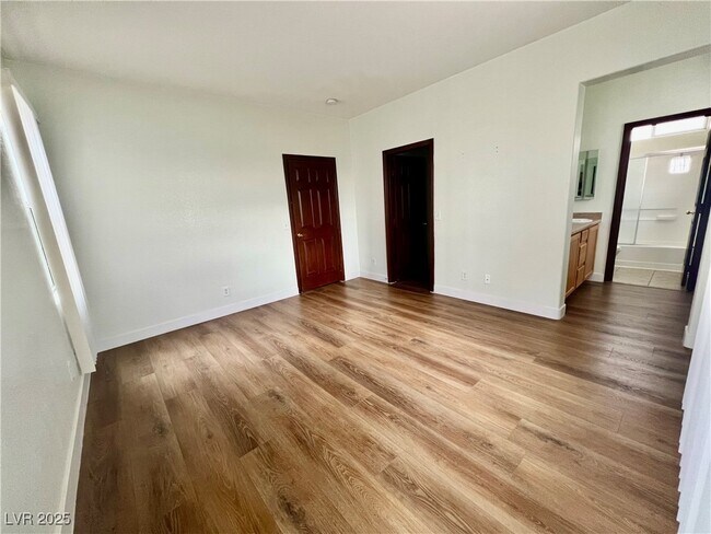 Foto del edificio - 1324 Sun Village Ave