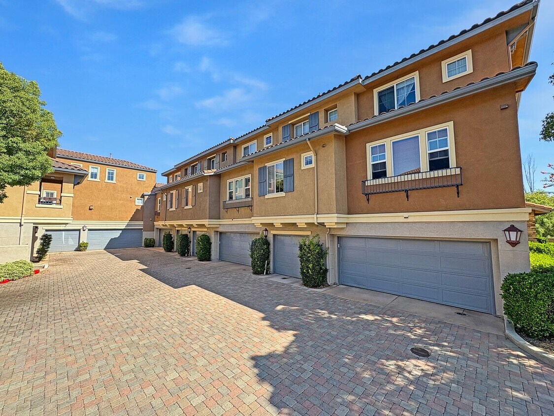 Foto principal - Beautiful 2B/2.5BA located in Santee!