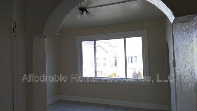 Building Photo - 2035 S 15th Pl