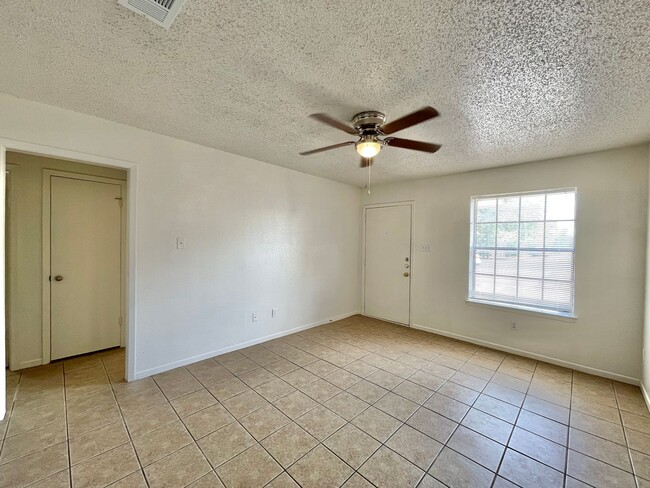 Building Photo - 219 E. Beeline