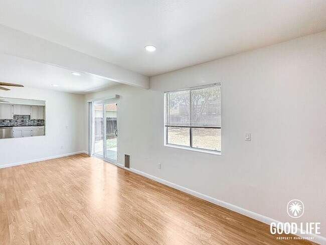 Foto del edificio - 7516 Black Oak Rd