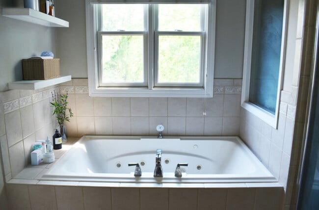 Building Photo - 1333 Baecher Ln