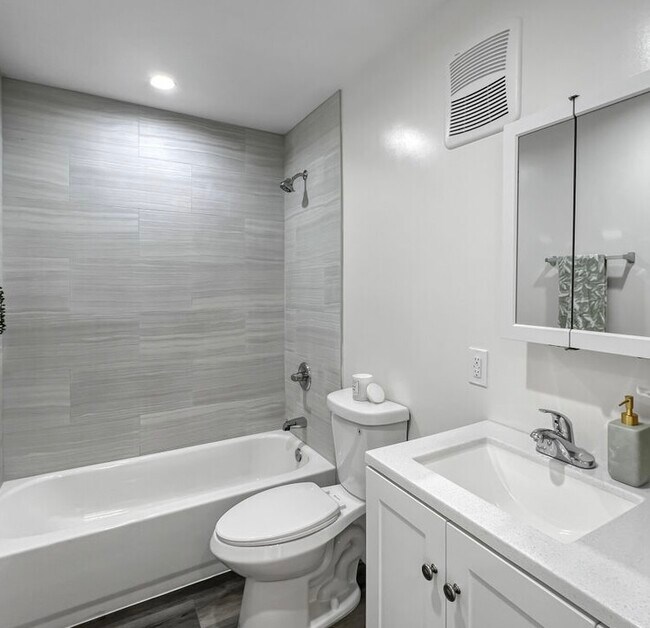 Foto del edificio - 3411 Glenalbyn Dr
