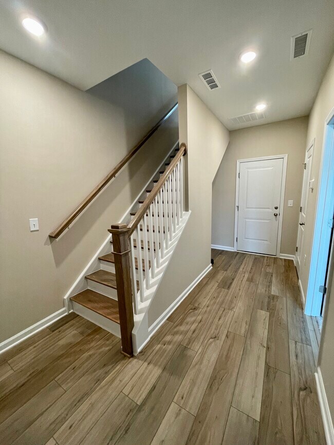 Building Photo - 413 Diversity Wy