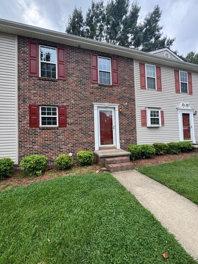 Building Photo - 1232 Camelot Ct