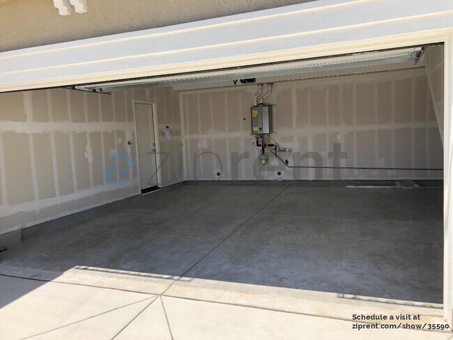 Building Photo - 471 Hydrangea Glen