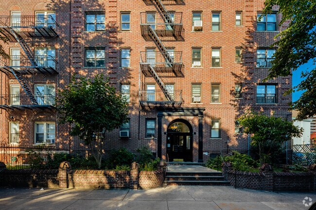 Foto del edificio - 192 E 8th St