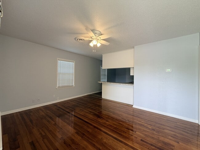 Foto del edificio - 8206 Vetters Dr