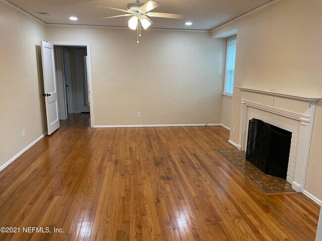Building Photo - 1631 Mayfair Rd