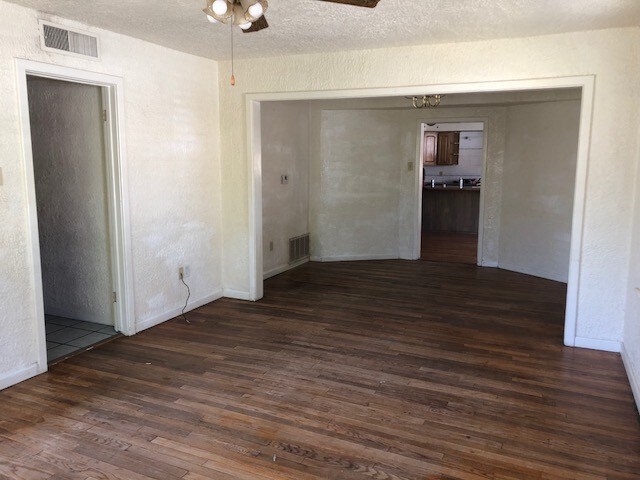 Building Photo - 905 N Howard St