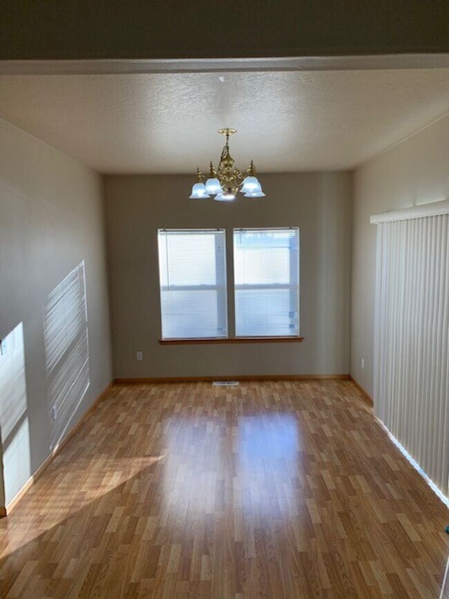 Building Photo - Immaculate Home Northeast Neighbors