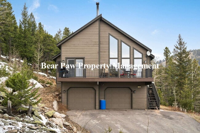 Building Photo - "Fully Furnished, Charming 3-Bed, 3.5 Bath...