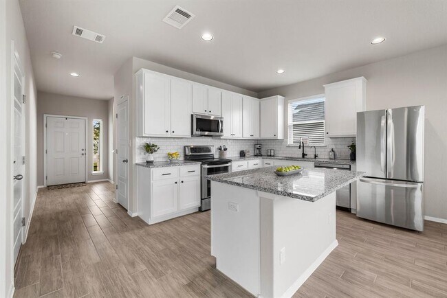 Building Photo - 207 Lake Placid Run