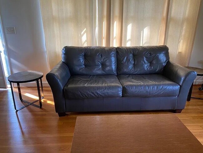 Foto del edificio - Close to town of Clarksville.   Partially furnished.  Grass cutting included.