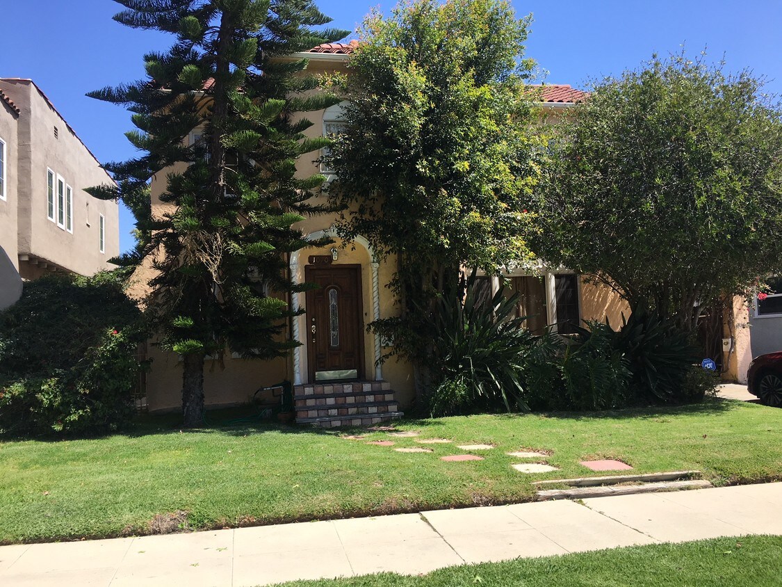 Front Of Building - 1070 S Cloverdale Ave