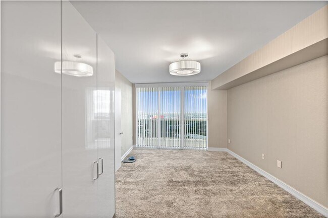 Building Photo - 1800 S Ocean Dr