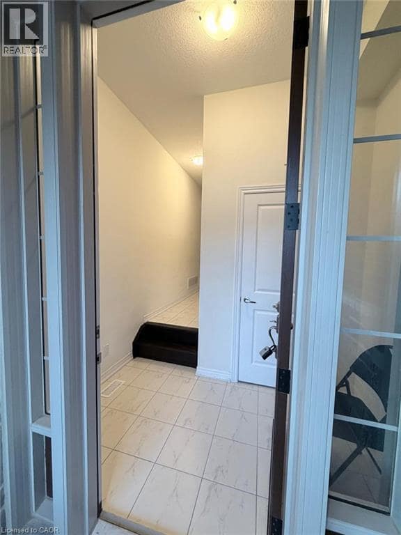 Building Photo - 220 Broadacre Dr