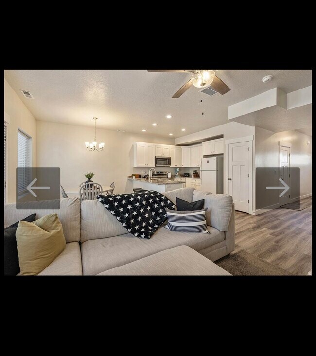 Building Photo - 384 N 100 W