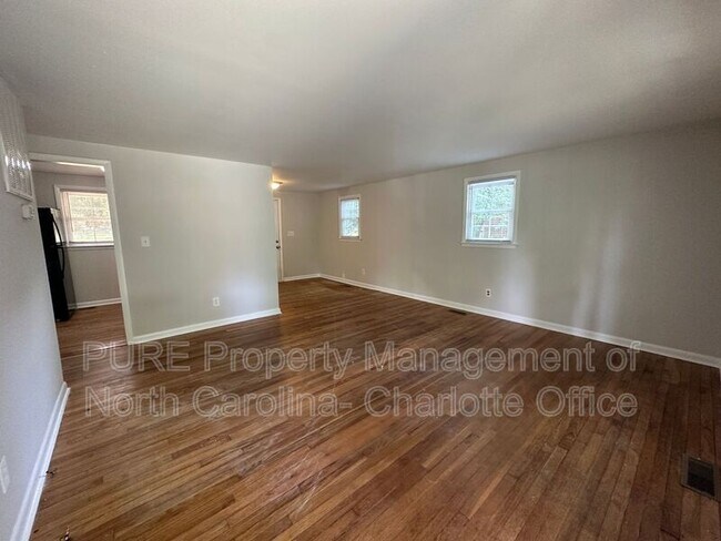 Foto del edificio - 908 Chatham Ln