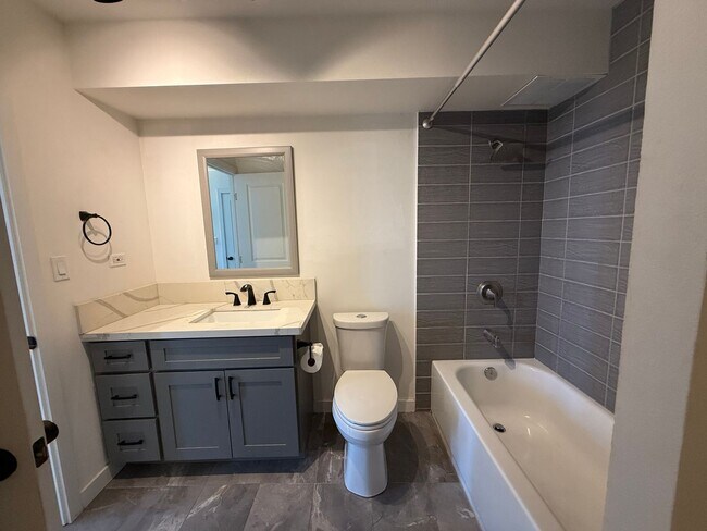 Foto del edificio - OCEAN View Unfurnished 1 bed/1 bath in Puu...