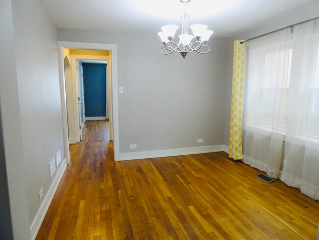 Building Photo - 1410 Maple Ave