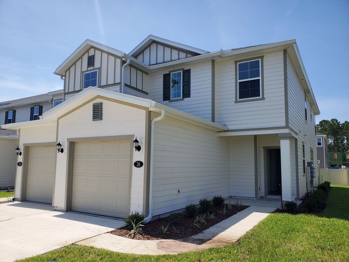 Foto principal - 3 Bed 2.5 Bath with Garage in the newly de...