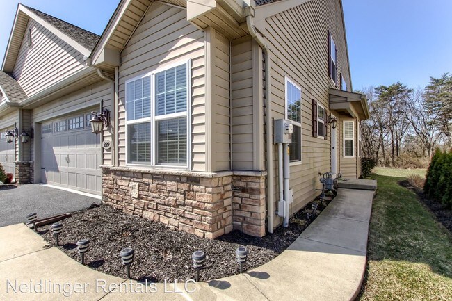 Building Photo - 4 br, 2.5 bath House - 229 West View