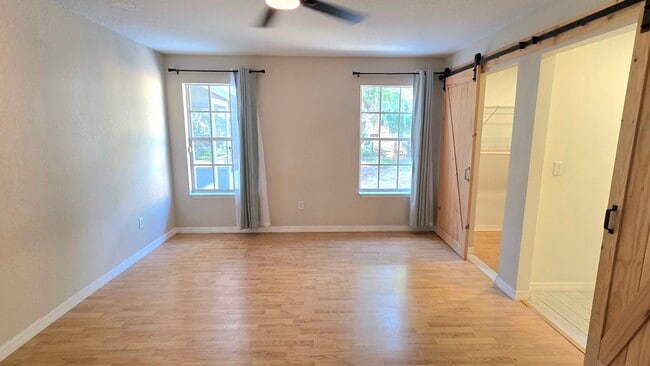 Building Photo - 325 E Plymouth Ave