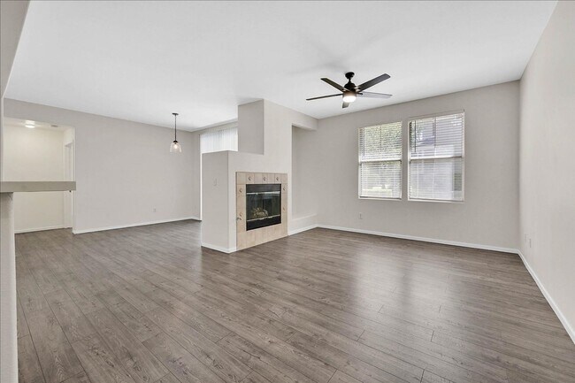 Foto del edificio - Beautiful 2-Bedroom Condo in Downtown Summerlin!