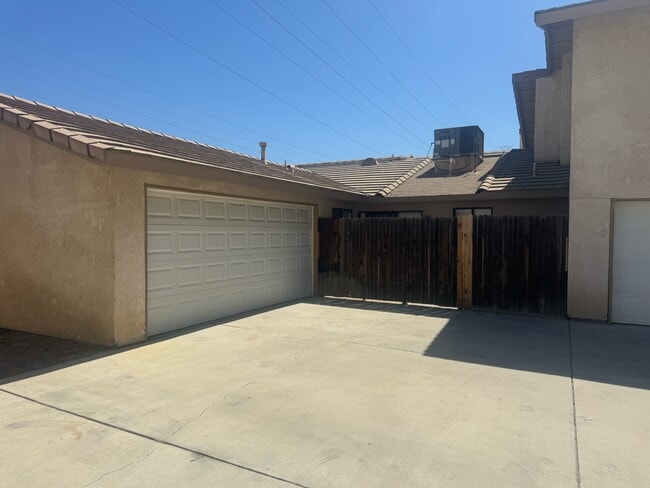 Building Photo - 8200 Laborough Dr