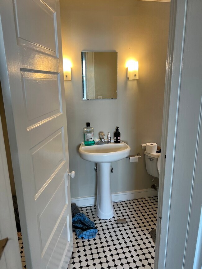 Foto del edificio - 315 W McMillan St