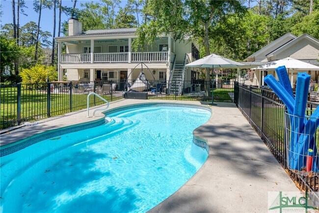 Building Photo - 15A Island Dr