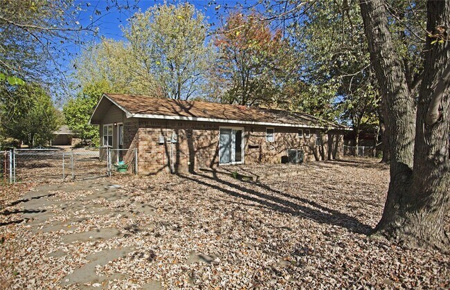 Building Photo - 311 Willow Ave