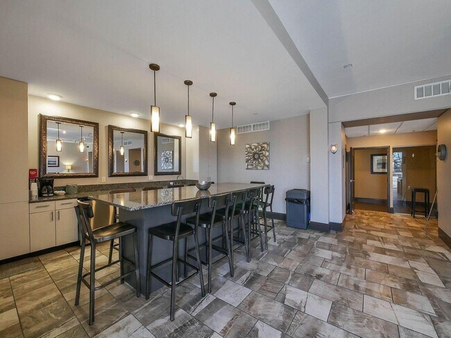 Foto del edificio - 1131 Stringers Ridge Rd