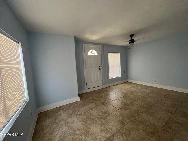 Foto del edificio - 8870 Sunland Rd