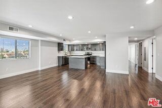 Foto del edificio - 819 E La Palma Dr