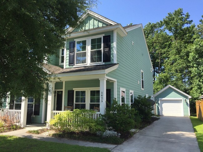 Building Photo - 1625 Sparkleberry Ln