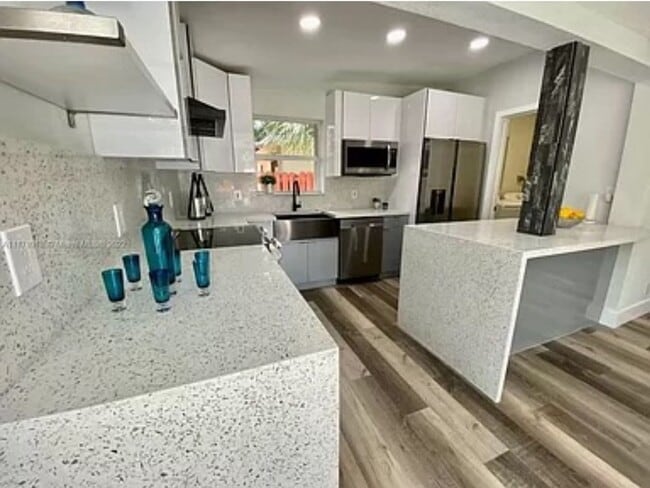 Building Photo - 3 Bedroom Single Family Home in Fort Laude...
