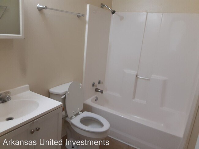 Building Photo - 2 br, 1 bath House - 131 Roosevelt Rd