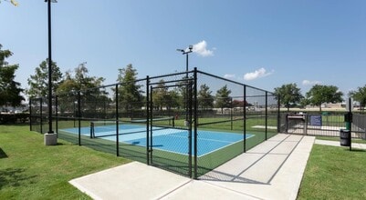 Building Photo - 19101 Town Ridge Ln