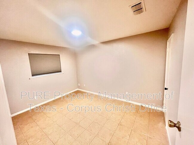 Building Photo - 1733 Treyway Ln