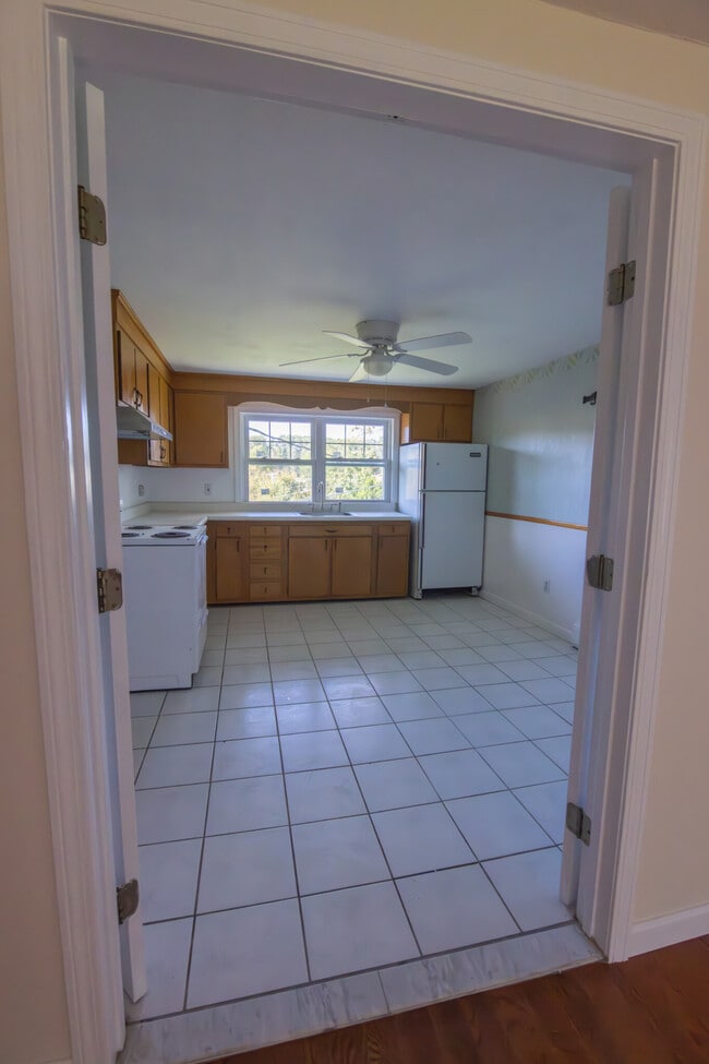 Building Photo - 1 Town House Ln