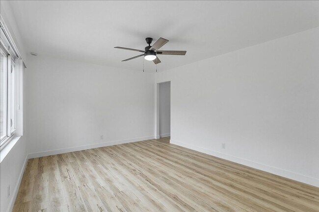 Foto del edificio - 1033 Central Ave